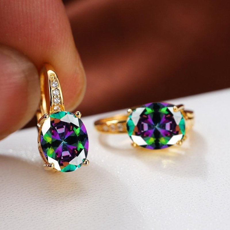 Oval Goose Egg Zircon Women's Ear Clip $10.00 Dana Fashion Color: Gold Colorful Women's Accessories Product information: Treatment Process: Electroplating Applicable people: Unisex Style: Ellipse Material: Copper Shape: Geometric Popular elements: Ellipse