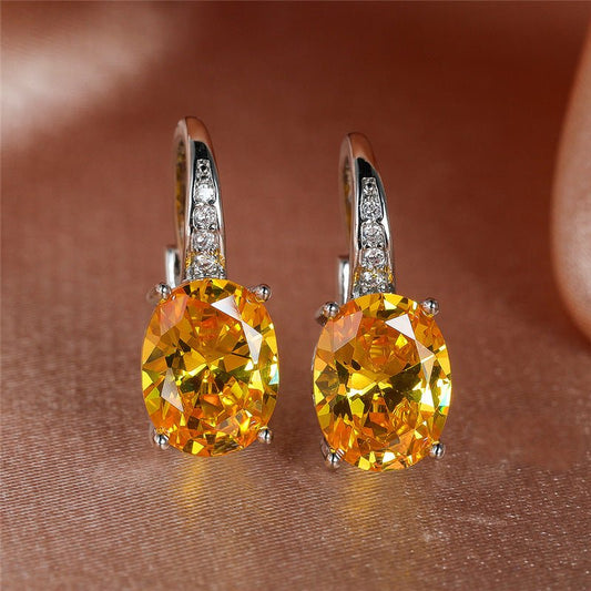 Oval Goose Egg Zircon Women's Ear Clip $10.00 Dana Fashion Color: Gold Black Women's Accessories Product information: Treatment Process: Electroplating Applicable people: Unisex Style: Ellipse Material: Copper Shape: Geometric Popular elements: Ellipse St
