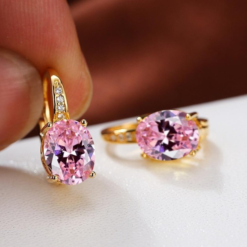 Oval Goose Egg Zircon Women's Ear Clip $10.00 Dana Fashion Color: Gold Pink Diamond Women's Accessories Product information: Treatment Process: Electroplating Applicable people: Unisex Style: Ellipse Material: Copper Shape: Geometric Popular elements: Ell