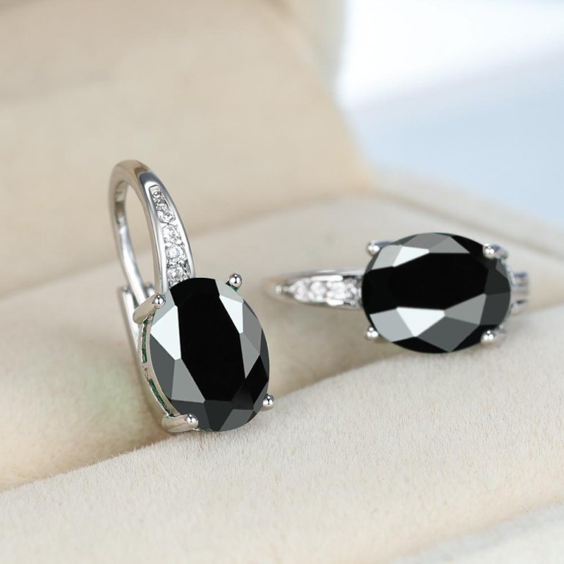 Oval Goose Egg Zircon Women's Ear Clip $10.00 Dana Fashion Color: Platinum Black Diamond Women's Accessories Product information: Treatment Process: Electroplating Applicable people: Unisex Style: Ellipse Material: Copper Shape: Geometric Popular elements
