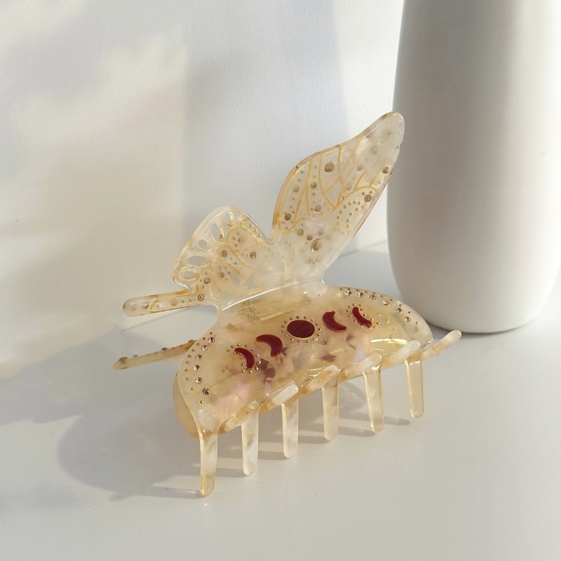 Oversized Light Luxury Glass Butterfly Hair Claw Headdress $33.10 Dana Fashion Color: Crystal Pink Women's Accessories Product information: Treatment Process: Diamond Color: Jelly Green, jelly yellow, Crystal Pink Applicable people: women Style: Women's M