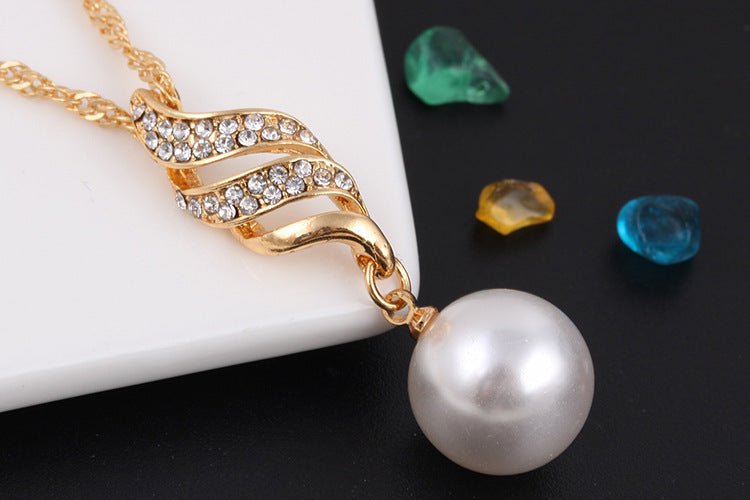 Pearl Stud Necklace Set $22.00 Dana Fashion Color: Golden Women's Accessories Product information: Style: Simple Material: Alloy Treatment process: inlaid with pearls Style: Unisex Set combination: earrings + item accessories Circumference: 21cm (inclusiv
