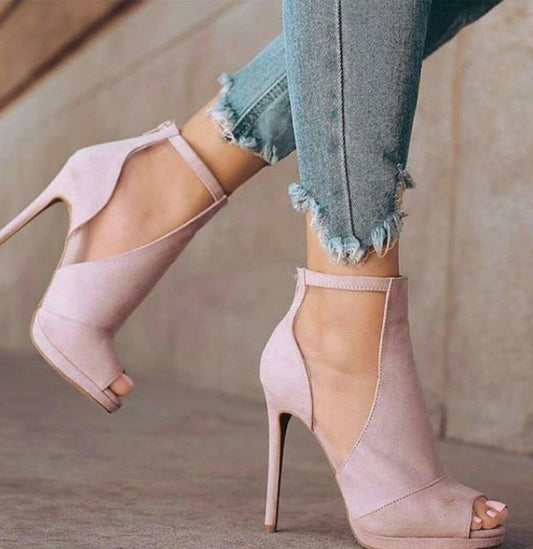 Peep Toe Stiletto Heel Side Empty Back Zipper Plus Size Women's Sandals $50.47 Dana Fashion Color: Pink Size: 34 Women's shoes Product information: Pattern: solid color Lining material: imitation leather Color: Pink Upper height: high top Processing Metho