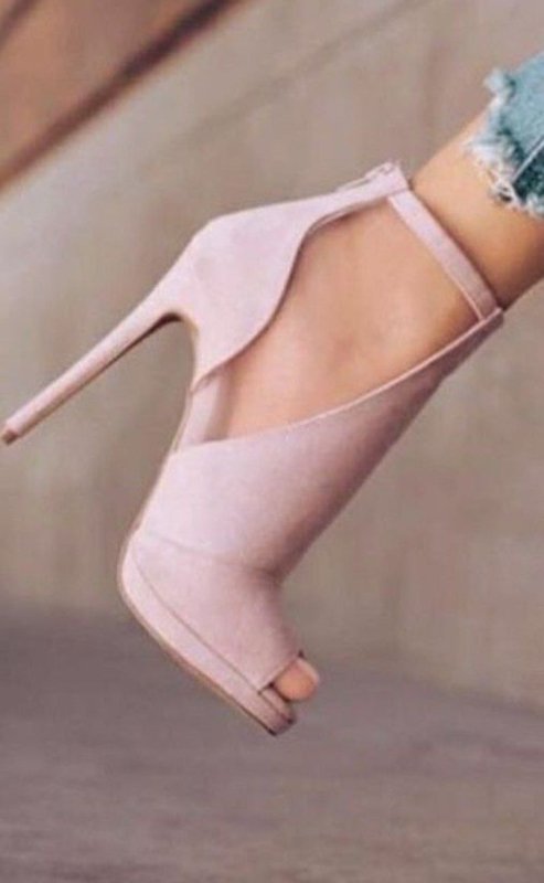 Peep Toe Stiletto Heel Side Empty Back Zipper Plus Size Women's Sandals $50.47 Dana Fashion Color: Pink Size: 34 Women's shoes Product information: Pattern: solid color Lining material: imitation leather Color: Pink Upper height: high top Processing Metho