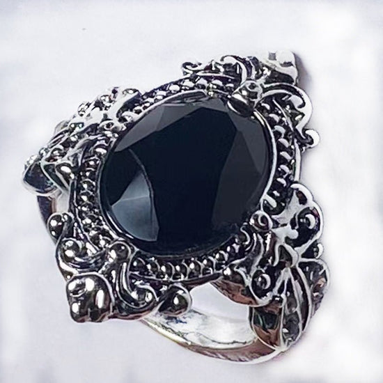 Personality Owl Vintage Rhinestone-encrusted Ring $15.00 Dana Fashion Color: Black Size: No 10 Women's Accessories Product information: Type: Ring Treatment Process: Silver electroplated Color: Picture color Size: no.6, no.8, no.9, no.10 Style: Unisex Mat