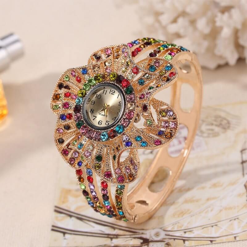 Personalized rhinestone bracelet watch $19.50 Dana Fashion Color: Blue Women's Accessories Display type: pointer style: Casual Waterproof: no Movement type: Quartz Movement model: 377 Thickness: 7mm Dial diameter: 24mm Crown type: ordinary crown Table bot