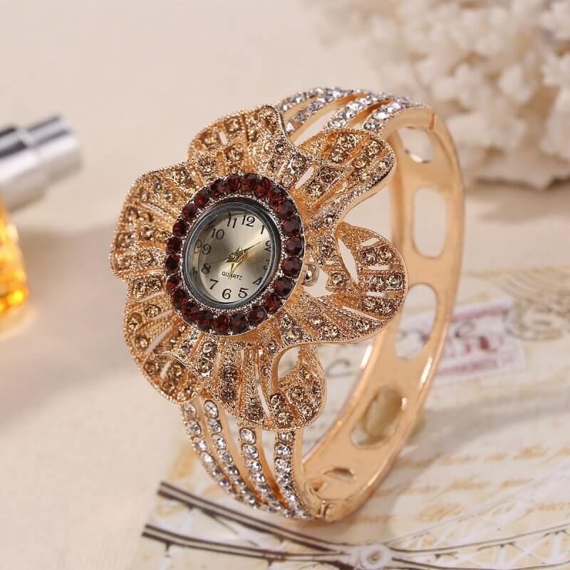 Personalized rhinestone bracelet watch $19.50 Dana Fashion Color: Coffee Women's Accessories Display type: pointer style: Casual Waterproof: no Movement type: Quartz Movement model: 377 Thickness: 7mm Dial diameter: 24mm Crown type: ordinary crown Table b