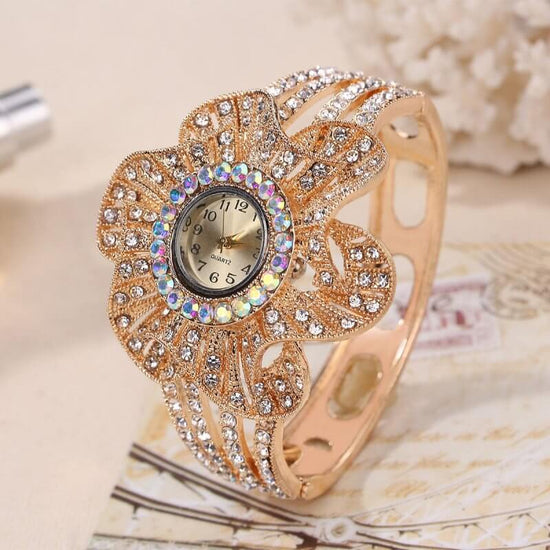 Personalized rhinestone bracelet watch $19.50 Dana Fashion Color: White Women's Accessories Display type: pointer style: Casual Waterproof: no Movement type: Quartz Movement model: 377 Thickness: 7mm Dial diameter: 24mm Crown type: ordinary crown Table bo