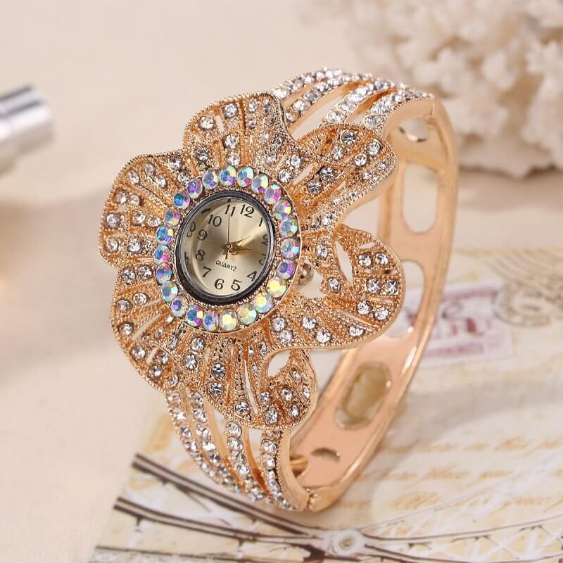 Personalized rhinestone bracelet watch $19.50 Dana Fashion Color: White Women's Accessories Display type: pointer style: Casual Waterproof: no Movement type: Quartz Movement model: 377 Thickness: 7mm Dial diameter: 24mm Crown type: ordinary crown Table bo