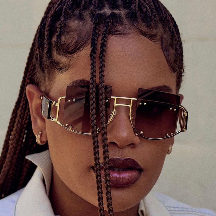 Personalized Sunglasses Hip Hop Fashion Trend Sunglasses $29.99 Dana Fashion Color: Champagne Women's Accessories Product information Glasses structure: frame Whether to polarize: No Lens material: resin Frame material: metal Anti-UV grade: UV400 Visible