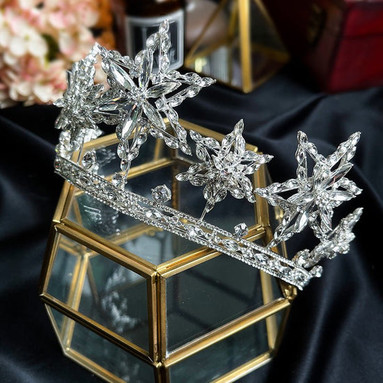 Photography Accessories XINGX Rhinestone Fashion Crown Headdress $48.61 Dana Fashion Color: Gold Crown Women's Accessories Product information: Treatment Process: electroplated silver, 16K gold Color: Silver Crown, gold crown Applicable gift-giving occasi