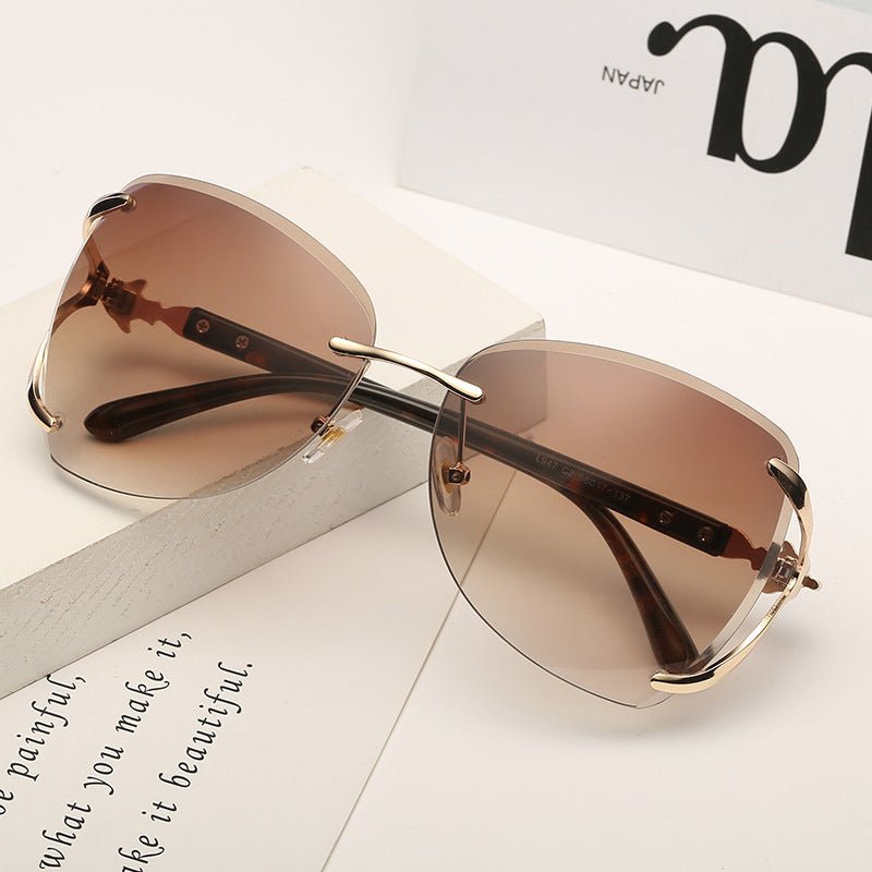 Pink Foxes Rhinestone Oversized Sunglasses $24.38 Dana Fashion Color: Tea Women's Accessories Frame height: 57mm Frame material: metal+PC Lens width: 64mm Lens type: PC Nose bridge width: 15mm Suitable gender: male/female Temple length: 146mm Lens color: