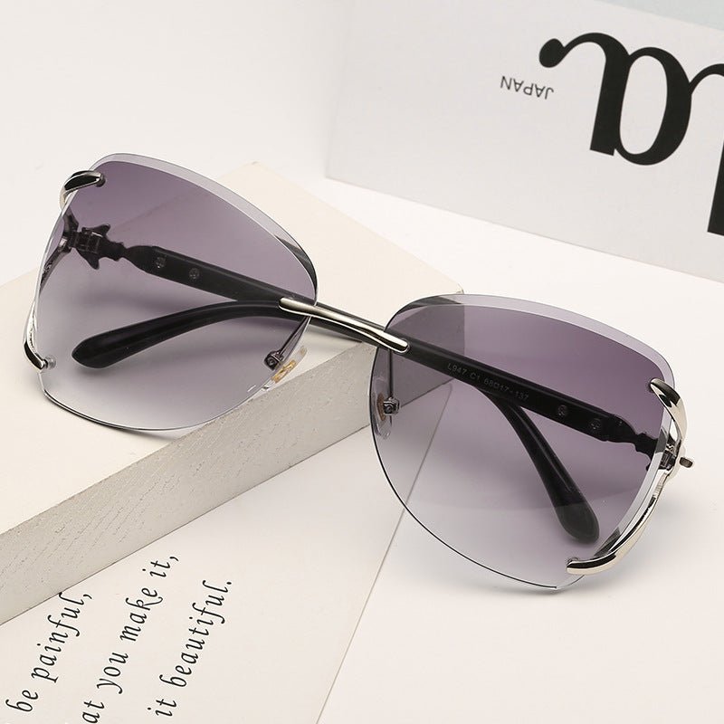 Pink Foxes Rhinestone Oversized Sunglasses $24.38 Dana Fashion Color: Grey Women's Accessories Frame height: 57mm Frame material: metal+PC Lens width: 64mm Lens type: PC Nose bridge width: 15mm Suitable gender: male/female Temple length: 146mm Lens color: