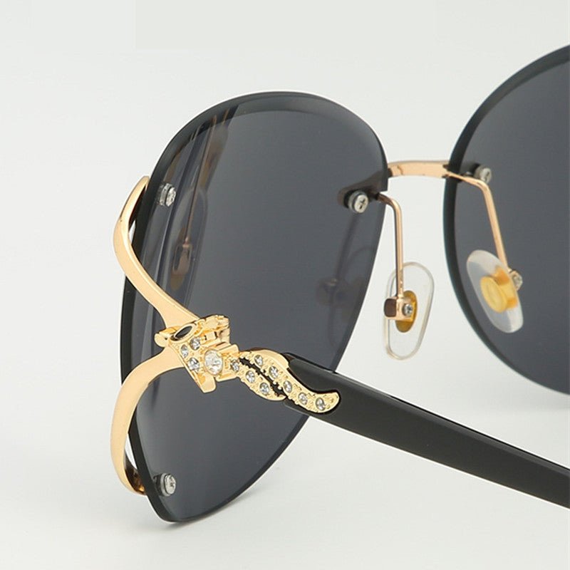 Pink Foxes Rhinestone Oversized Sunglasses $24.38 Dana Fashion Color: Grey Women's Accessories Frame height: 57mm Frame material: metal+PC Lens width: 64mm Lens type: PC Nose bridge width: 15mm Suitable gender: male/female Temple length: 146mm Lens color: