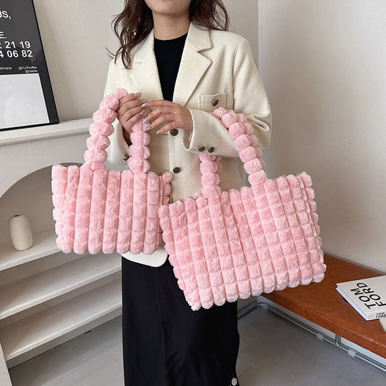 Plaid Handbags Winter Fashion High Capacity Shopping Plush Bag Korean Style Personalized Designer Luxury Tote Bags For Women $49.50 Dana Fashion Color: Beige Size: L Women's Bags Product information: Material: plush Style: fashionable and simple Features:
