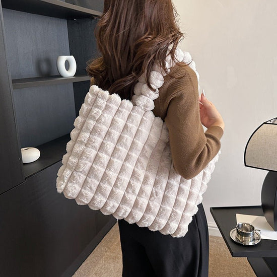 Plaid Handbags Winter Fashion High Capacity Shopping Plush Bag Korean Style Personalized Designer Luxury Tote Bags For Women $49.50 Dana Fashion Color: Beige Size: L Women's Bags Product information: Material: plush Style: fashionable and simple Features: