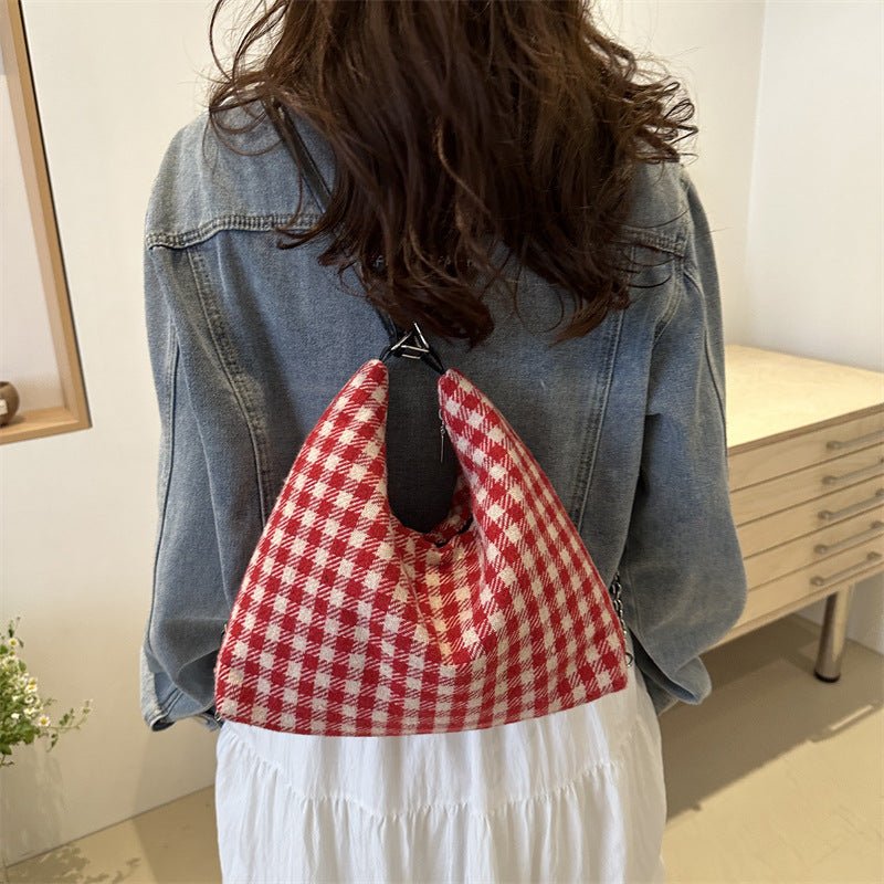 Plaid Large Capacity Commute Leisure Simple Backpack $24.70 Dana Fashion Color: Large Plaid Black Women's Bags Product information: Lining texture: Polyester Applicable scenario: Daily matching Color: small plaid red, small plaid khaki, large plaid black,