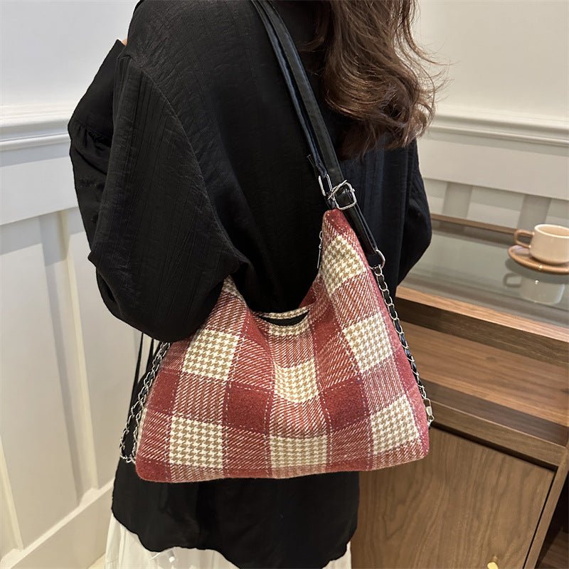 Plaid Large Capacity Commute Leisure Simple Backpack $24.70 Dana Fashion Color: Large Plaid Black Women's Bags Product information: Lining texture: Polyester Applicable scenario: Daily matching Color: small plaid red, small plaid khaki, large plaid black,