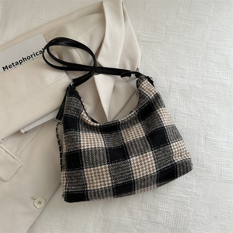 Plaid Large Capacity Commute Leisure Simple Backpack $24.70 Dana Fashion Color: Large Plaid Black Women's Bags Product information: Lining texture: Polyester Applicable scenario: Daily matching Color: small plaid red, small plaid khaki, large plaid black,