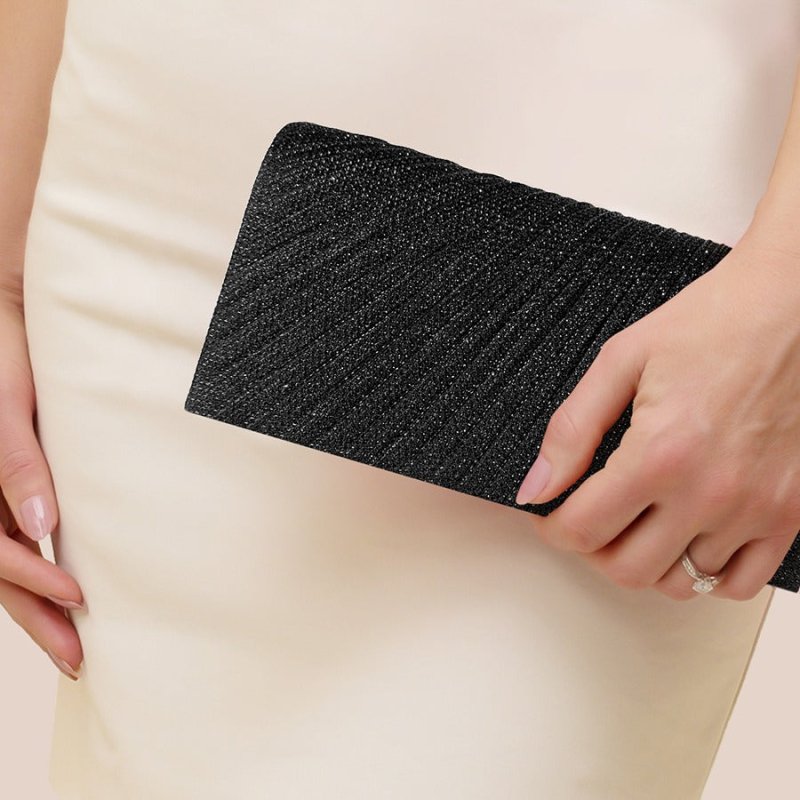 Pleated Party Dinner Bag $39.32 Dana Fashion Color: Black Women's Bags Product information: Lining texture: Polyester Applicable scenarios: Daily matching Color: blue, silver, champagne, black, Rose Red Hardness: medium and soft Material: PVC Suitcase sha