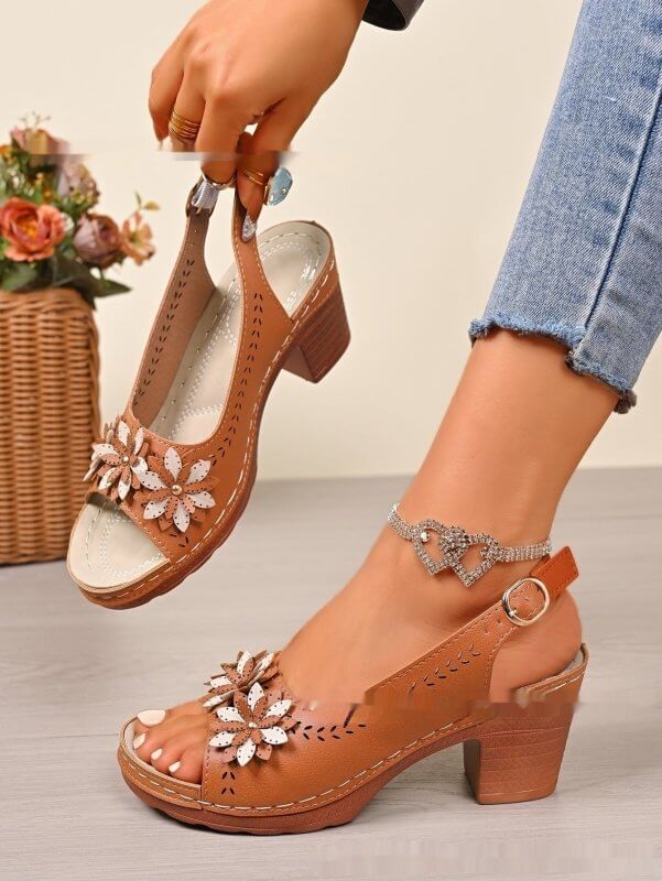 Plus Size Flowers High Heel Slippers Women $33.50 Dana Fashion Color: Light Brown Size: 36 Women's shoes Product information: Toe bracket shape: Fish Mouth Color: light brown, white Shoe Upper material: artificial pu Size: 36, 37, 38, 39, 40, 41, 42, 43 S
