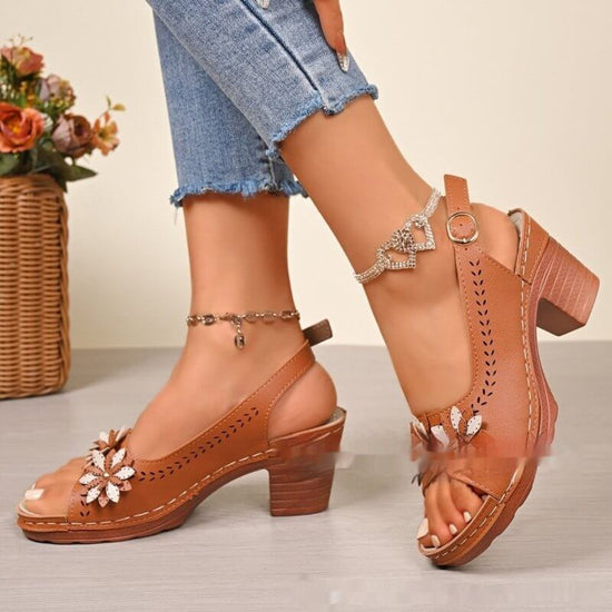 Plus Size Flowers High Heel Slippers Women $33.50 Dana Fashion Color: Light Brown Size: 36 Women's shoes Product information: Toe bracket shape: Fish Mouth Color: light brown, white Shoe Upper material: artificial pu Size: 36, 37, 38, 39, 40, 41, 42, 43 S