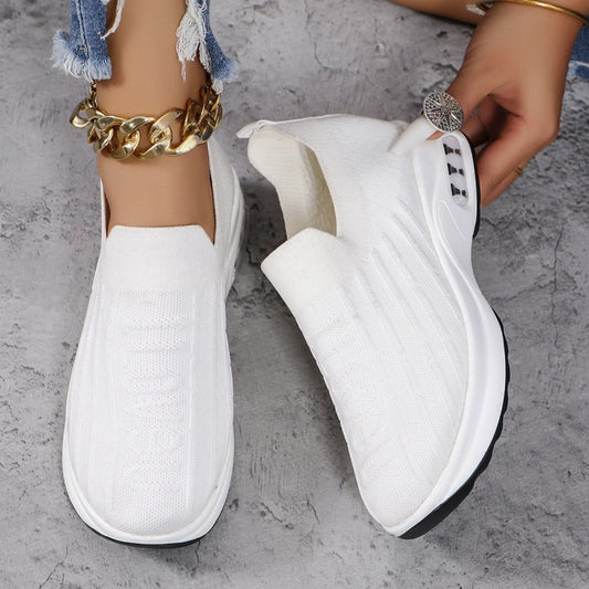 Plus Size Flying Woven Breathable Sports Shoes Women $45.50 Dana Fashion Color: Black Size: 36 Women's shoes Product information: Pattern: solid color Applicable sports: Tennis Color: white, black, pink, gray Upper height: low top Heel height: flat heel H