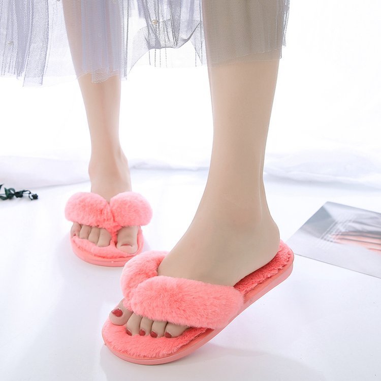 Plus Size Plush Flip-flops Cotton Slippers $35.90 Dana Fashion Color: Beige Size: 36to37 Women's shoes Product information: Color: black, blue, gray, pink, watermelon red, dark green, creamy-white Heel height: flat heel With USB or not: Yes Size: 36-37 (s