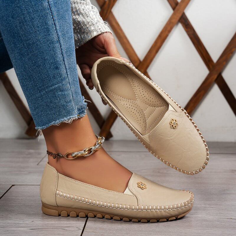 Plus Size Suture Laser Women's Flat-heeled Shoes $37.50 Dana Fashion Color: Beige Size: 36 Women's shoes Product information: Pattern: solid color Lining material: PU Applicable sports: Universal Color: Camel, Milky White, pink, black Upper height: low to