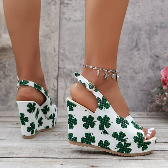 Plus Size Wedge Sandals European And American Fashion Embroidery Height Increasing $29.50 Dana Fashion Color: Black Size: 36 Women's shoes Product information: Toe holder shape: round head Color: black, green, blue, khaki Size: 36,37,38,39,40,41,42,43 Sol
