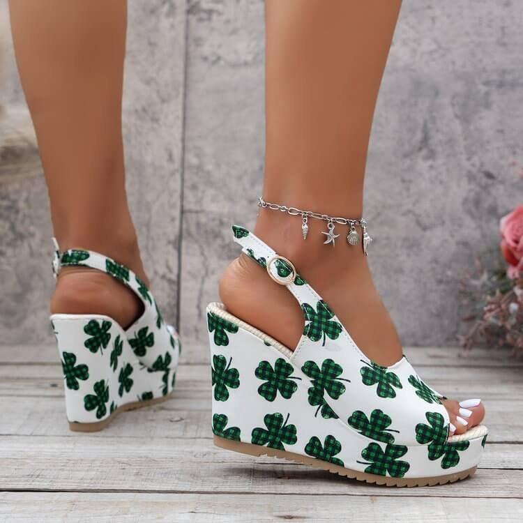 Plus Size Wedge Sandals European And American Fashion Embroidery Height Increasing $29.50 Dana Fashion Color: Black Size: 36 Women's shoes Product information: Toe holder shape: round head Color: black, green, blue, khaki Size: 36,37,38,39,40,41,42,43 Sol