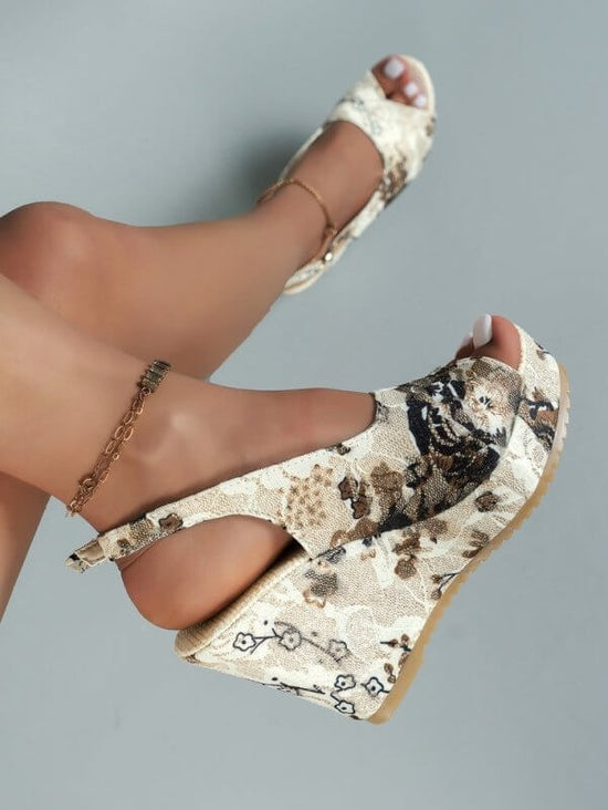 Plus Size Wedge Sandals European And American Fashion Embroidery Height Increasing $29.50 Dana Fashion Color: Black Size: 36 Women's shoes Product information: Toe holder shape: round head Color: black, green, blue, khaki Size: 36,37,38,39,40,41,42,43 Sol