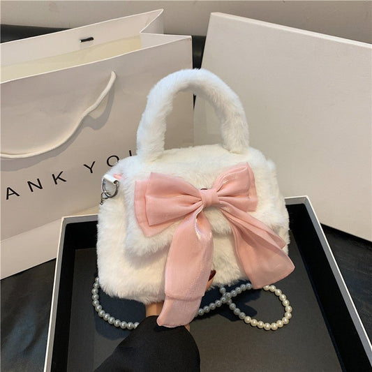 Plush Bag Commuter Pearl Hand Shoulder Messenger Bag $23.38 Dana Fashion Color: Black Women's Bags Product information: Applicable scenarios: Daily matching Color: black, white, brown, pink Outer bag type: open pocket Hardness: soft Material: Nylon Suitca