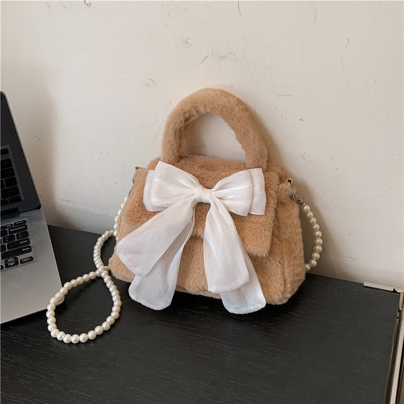 Plush Bag Commuter Pearl Hand Shoulder Messenger Bag $23.38 Dana Fashion Color: Brown Women's Bags Product information: Applicable scenarios: Daily matching Color: black, white, brown, pink Outer bag type: open pocket Hardness: soft Material: Nylon Suitca