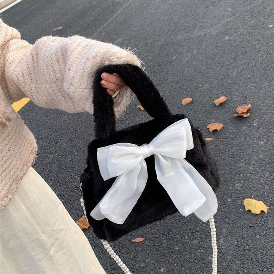 Plush Bag Commuter Pearl Hand Shoulder Messenger Bag $23.38 Dana Fashion Color: Black Women's Bags Product information: Applicable scenarios: Daily matching Color: black, white, brown, pink Outer bag type: open pocket Hardness: soft Material: Nylon Suitca