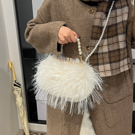 Plush Bag Sweet Girl Portable $45.48 Dana Fashion Color: Black Women's Bags Product information: Color: Rose Red, black, white, pink, blue, khaki Hardness: soft Material: Plush Suitcase shape: Horizontal Square Number of shoulder straps: Single Size: Pack