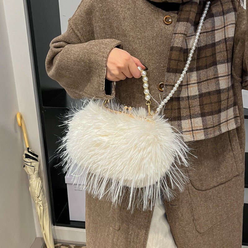 Plush Bag Sweet Girl Portable $45.48 Dana Fashion Color: Black Women's Bags Product information: Color: Rose Red, black, white, pink, blue, khaki Hardness: soft Material: Plush Suitcase shape: Horizontal Square Number of shoulder straps: Single Size: Pack