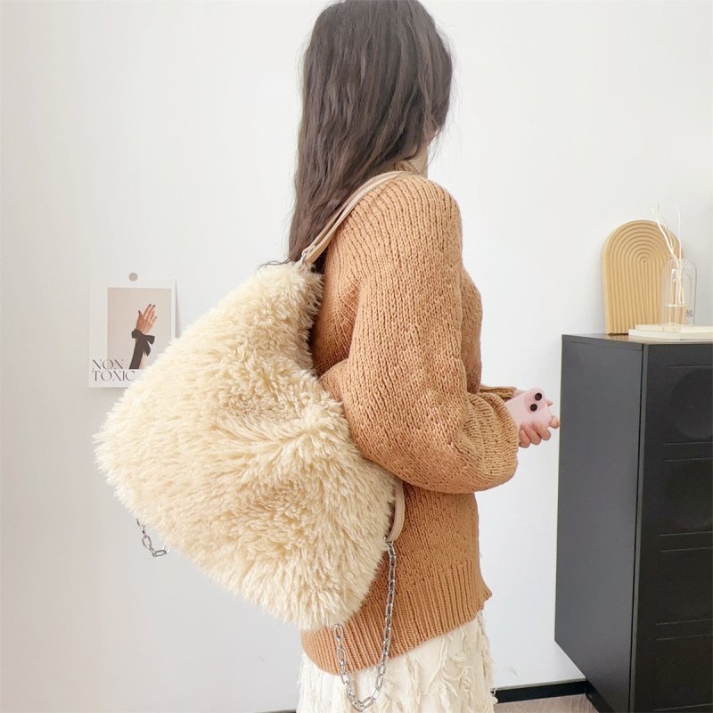 Plush Hand-carrying Bag Shoulder Large Capacity $58.37 Dana Fashion Color: Black Women's Bags Product information: Color: white, gray, khaki, camel, black Hardness: soft Material: Plush Suitcase shape: square vertical model Popular elements: sequins, maca