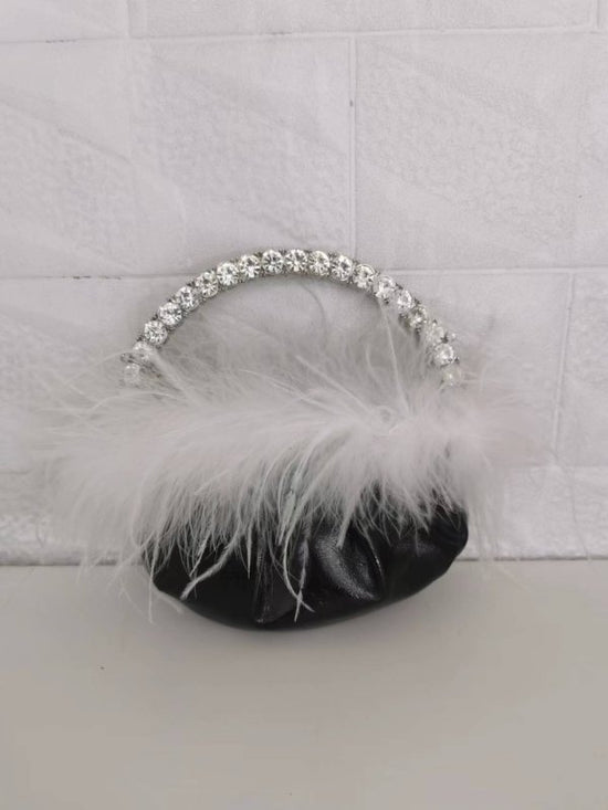 Portable Diamond-encrusted Dinner Pleated Tide Female Cross-body Cloud Bag $55.00 Dana Fashion Color: Black Women's Bags Product information: Style: Urban simplicity Material: PU Luggage trend style: bucket bag Popular element: rhinestones Bag shape: cyli