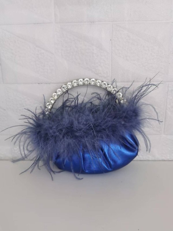 Portable Diamond-encrusted Dinner Pleated Tide Female Cross-body Cloud Bag $55.00 Dana Fashion Color: Blue Women's Bags Product information: Style: Urban simplicity Material: PU Luggage trend style: bucket bag Popular element: rhinestones Bag shape: cylin