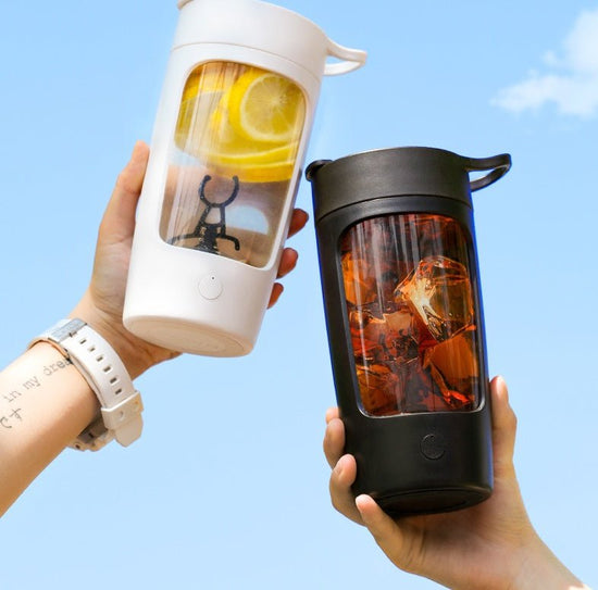 Portable juice blender $68.50 Dana Fashion Color: Black Dana's Kitchen Product name: automatic mixing cup Motor voltage: 3V Product capacity: 650ml Rated power: 7.4W Product size: 121 * 90 * 196mm Rated voltage: 3.7v-2A
