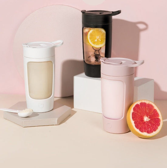 Portable juice blender $68.50 Dana Fashion Color: Black Dana's Kitchen Product name: automatic mixing cup Motor voltage: 3V Product capacity: 650ml Rated power: 7.4W Product size: 121 * 90 * 196mm Rated voltage: 3.7v-2A