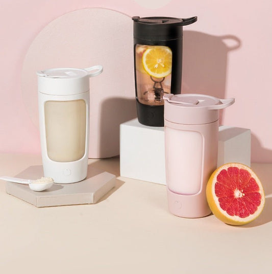 Portable juice blender $68.50 Dana Fashion Color: Black Dana's Kitchen Product name: automatic mixing cup Motor voltage: 3V Product capacity: 650ml Rated power: 7.4W Product size: 121 * 90 * 196mm Rated voltage: 3.7v-2A