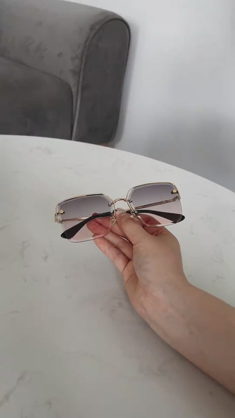 Personality Trend Sunglasses Summer Half Metal Frame Two-color Gradient PC Lens Fashion Glasses $26.00 Dana Fashion Color: Blue Women's Accessories Specifications: Conventional Glasses structure: frame Lens material: AC Style: Fashion Frame material: PC U
