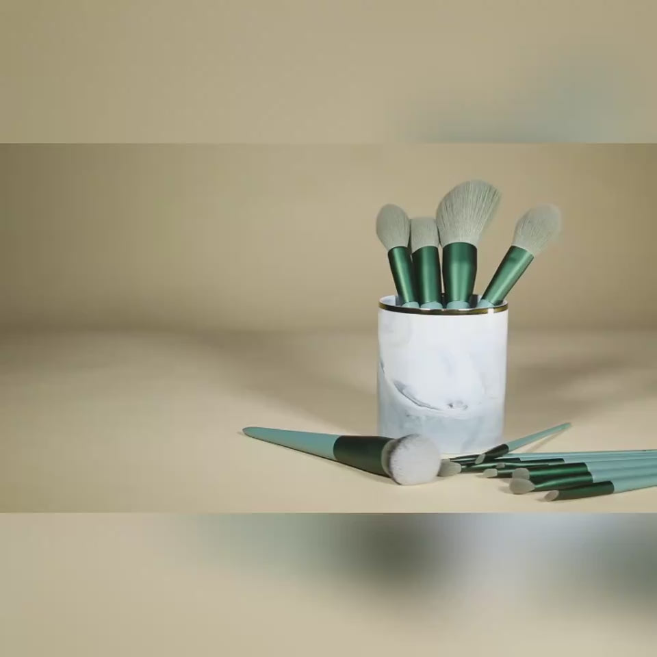 13Pcs Makeup Brush Set Make Up Concealer Brush Blush Powder Brush Eye Shadow Highlighter Foundation Brush Cosmetic Beauty Tools $26.81 Dana Fashion Appearance Color: 13 Green Boxed makeup ملخص: -- مجموعة من 13 قطعة من فرش المكياج، بما في ذلك فرشاة الأساس،