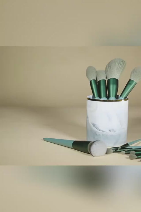 13Pcs Makeup Brush Set Make Up Concealer Brush Blush Powder Brush Eye Shadow Highlighter Foundation Brush Cosmetic Beauty Tools $26.81 Dana Fashion Appearance Color: 13 Green Boxed makeup ملخص: -- مجموعة من 13 قطعة من فرش المكياج، بما في ذلك فرشاة الأساس،