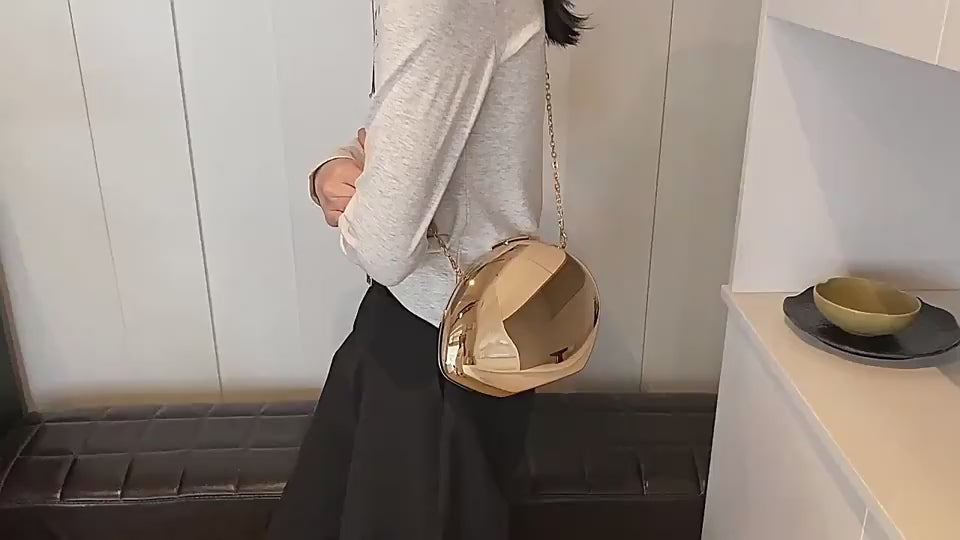 Golden Acrylic Metallic Goose Egg Box Banquet Clutch $37.31 Dana Fashion Color: Black Size: 21 x 5 x 15cm Women's Bags Product information: Color: gold (with lining), silver (with lining), Daikin color (with lining), large silver (with lining) Outer bag t