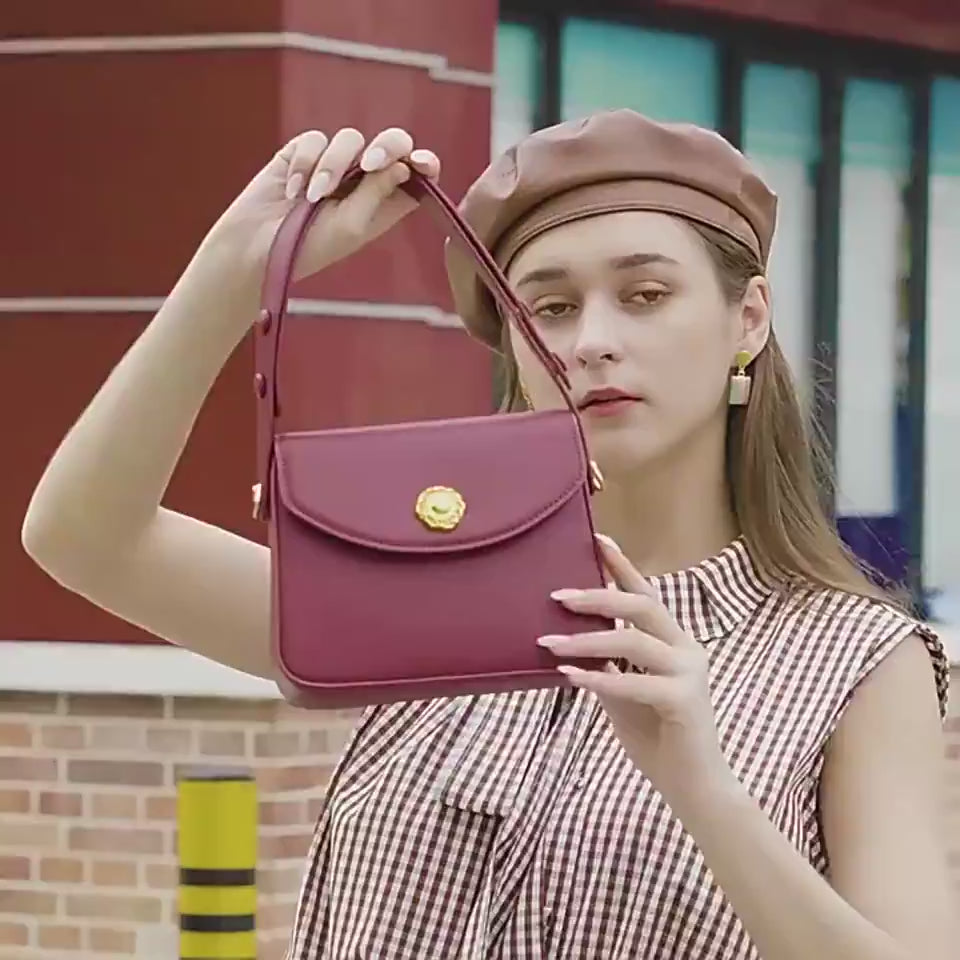 Handbag Women's Fashion Retro Messenger Bag $30.42 Dana Fashion Color: Beige Size: 20x17x8cm Women's Bags Product information: Lining texture: Polyester Color: Black, retro red, cherry blossom powder, Milky White Hardness: medium and soft Size: length 20c