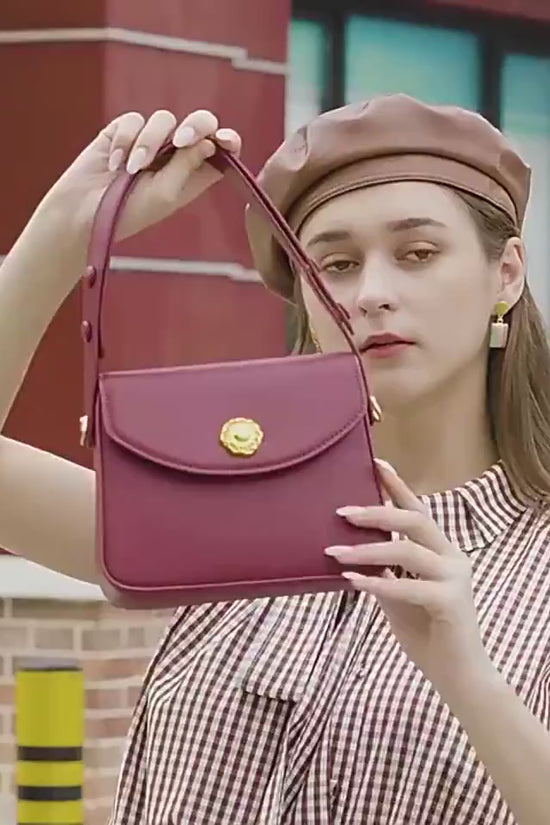 Handbag Women's Fashion Retro Messenger Bag $30.42 Dana Fashion Color: Beige Size: 20x17x8cm Women's Bags Product information: Lining texture: Polyester Color: Black, retro red, cherry blossom powder, Milky White Hardness: medium and soft Size: length 20c