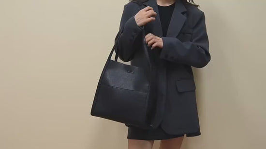 Large Capacity Totes Women's Commuter Hand-carrying Bag $69.35 Dana Fashion Color: Black Women's Bags Product information: Applicable scenarios: Daily matching Color: gray, black, green, khaki Outer bag type: Three-dimensional pocket Hardness: soft Materi